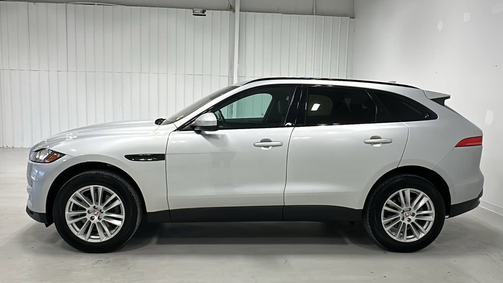 Used 2019 Jaguar F-PACE Premium image 3