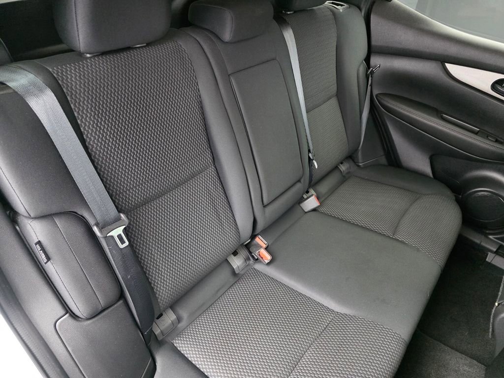 Used 2021 Nissan Rogue Sport S image 24