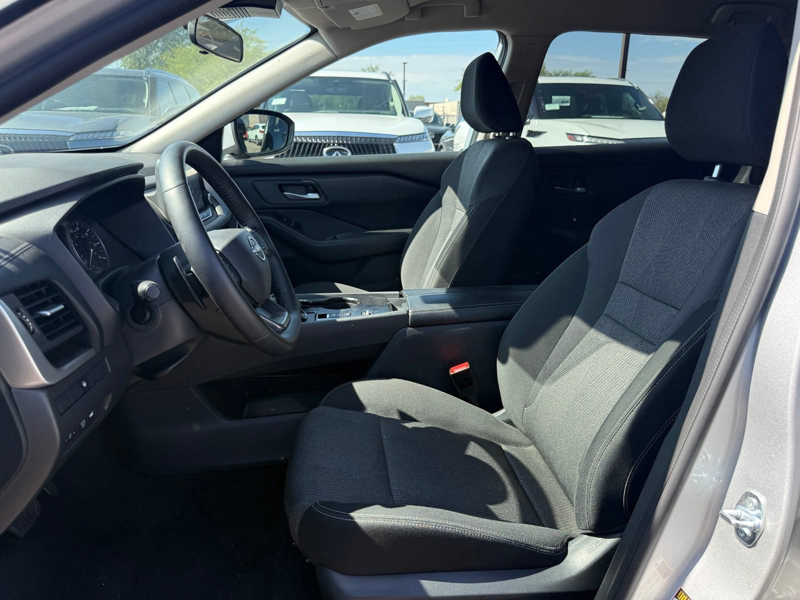 Certified 2025 Nissan Rogue SV FWD image 10