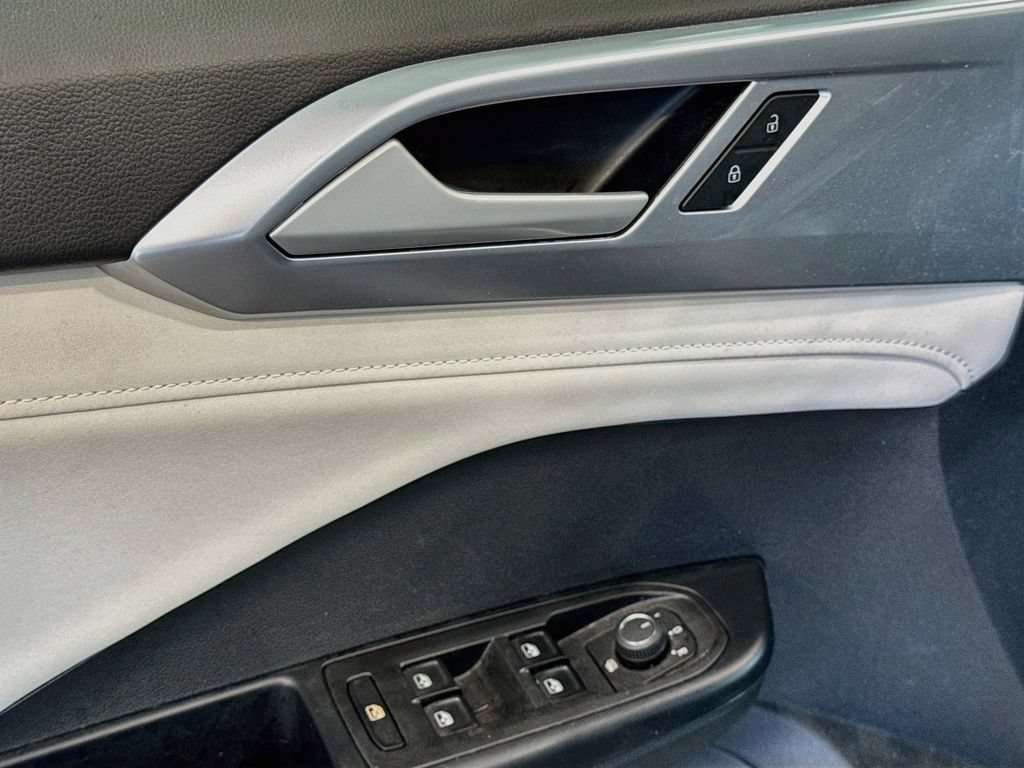 Certified 2025 Volkswagen Taos SE AWD/4WD image 19