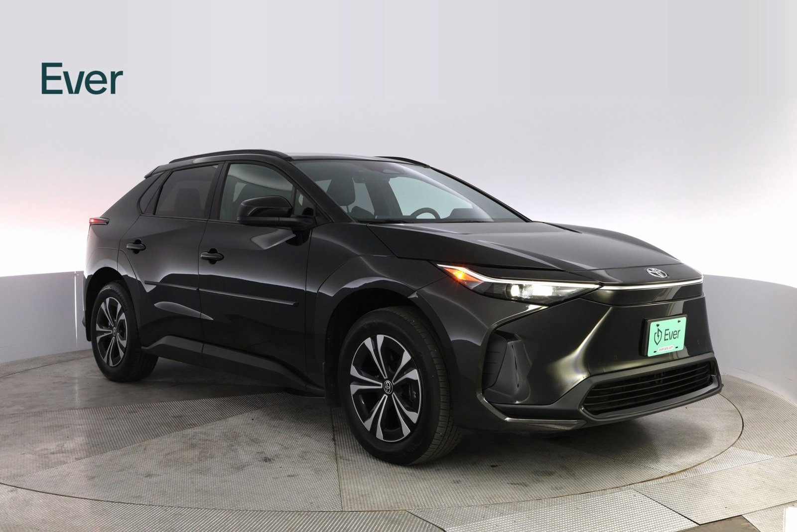 Used 2024 Toyota bZ4X XLE w/ Weather Package image 4