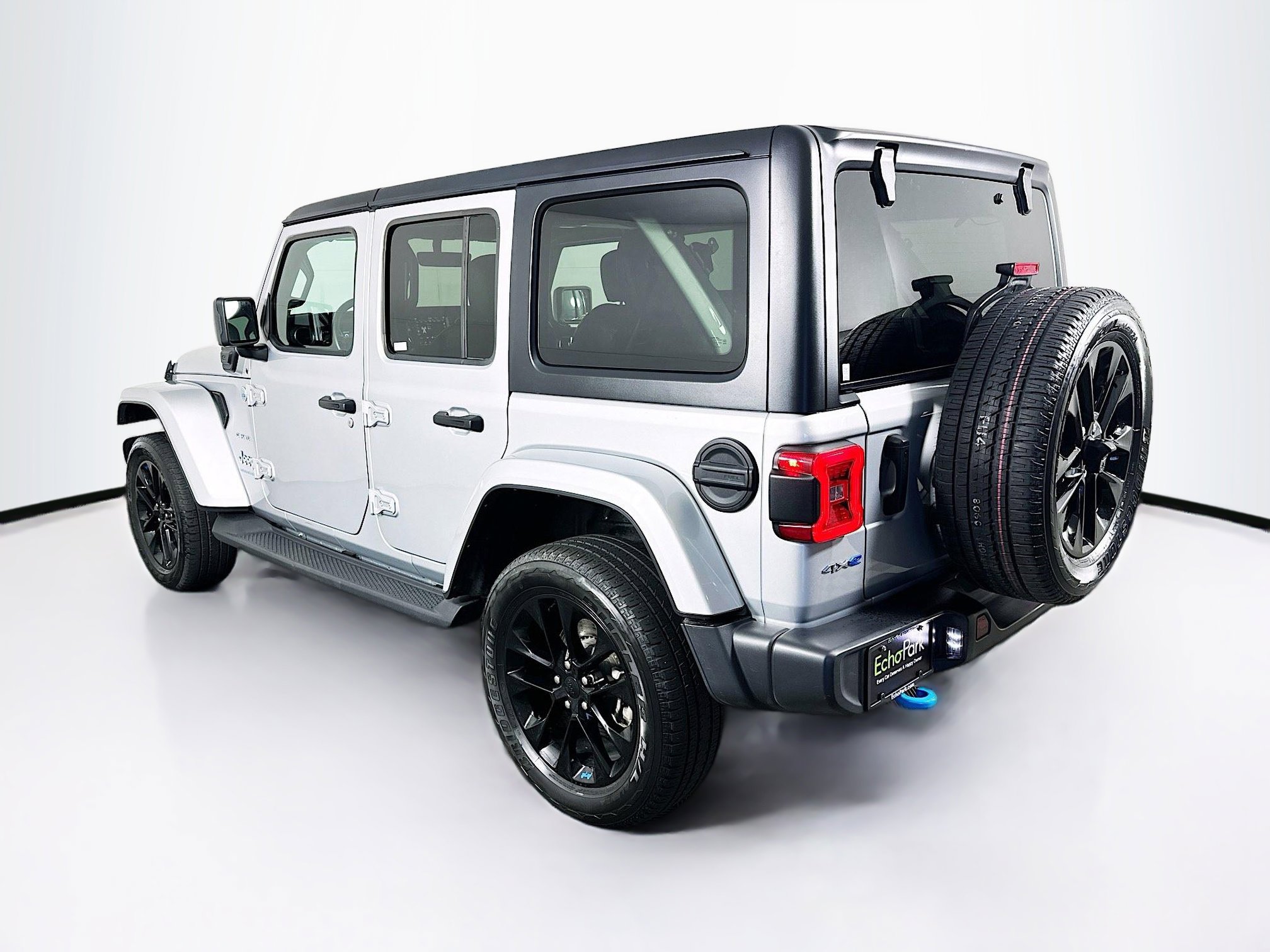 Used 2023 Jeep Wrangler Unlimited Sahara w/ Cold Weather Group AWD/4WD image 5