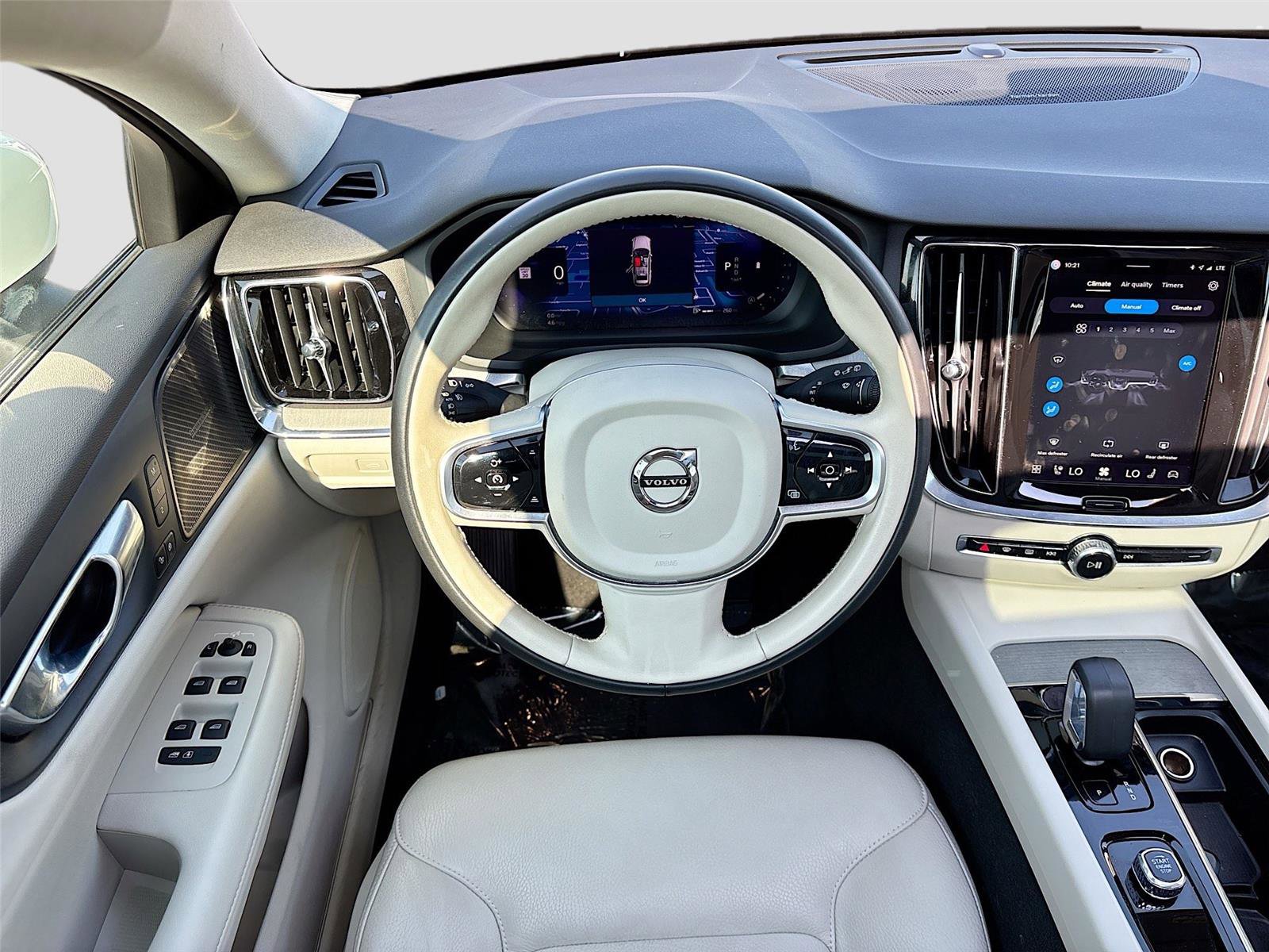 Used 2025 Volvo V60 B5 Cross Country Plus image 23