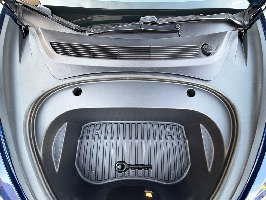 Used 2020 Tesla Model 3 Standard Range image 9