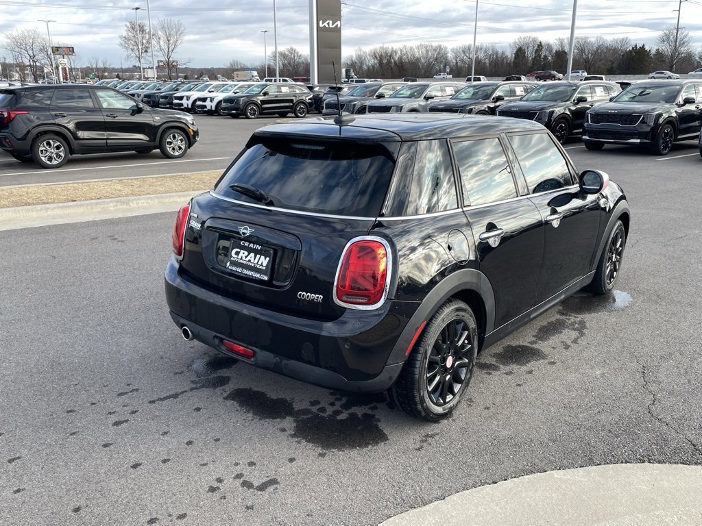 Used 2021 MINI Cooper 4-Door Hardtop image 7