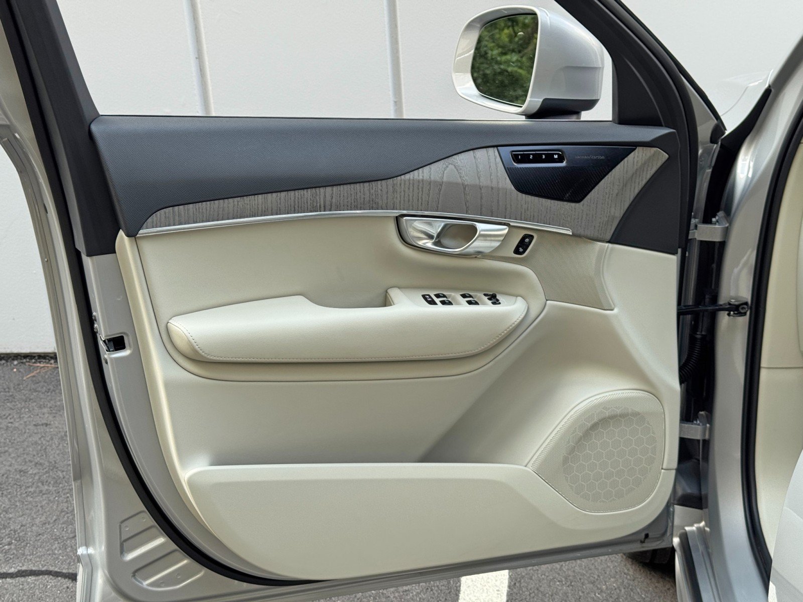 Used 2025 Volvo XC90 B6 Plus AWD/4WD image 45