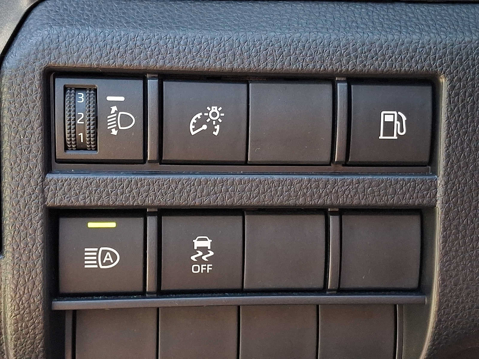 Used 2025 Toyota 4Runner SR5 AWD/4WD image 24