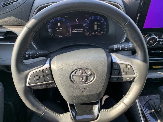 Used 2023 Toyota Highlander Limited image 19