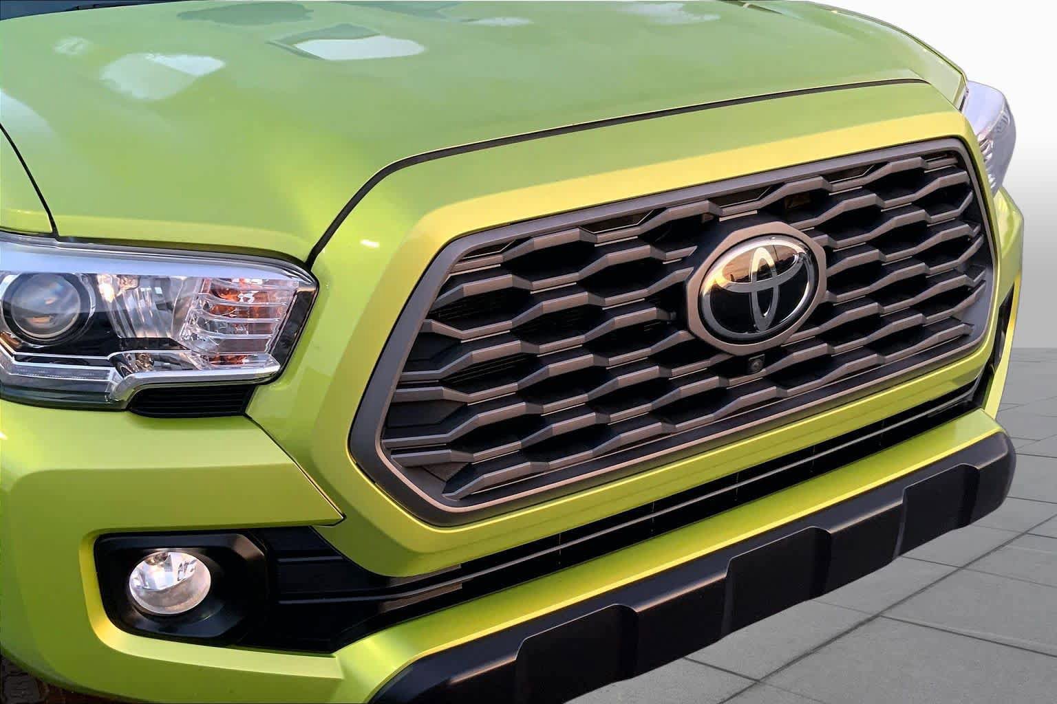 Used 2023 Toyota Tacoma TRD Off-Road w/ Advanced Technology Package AWD/4WD image 29