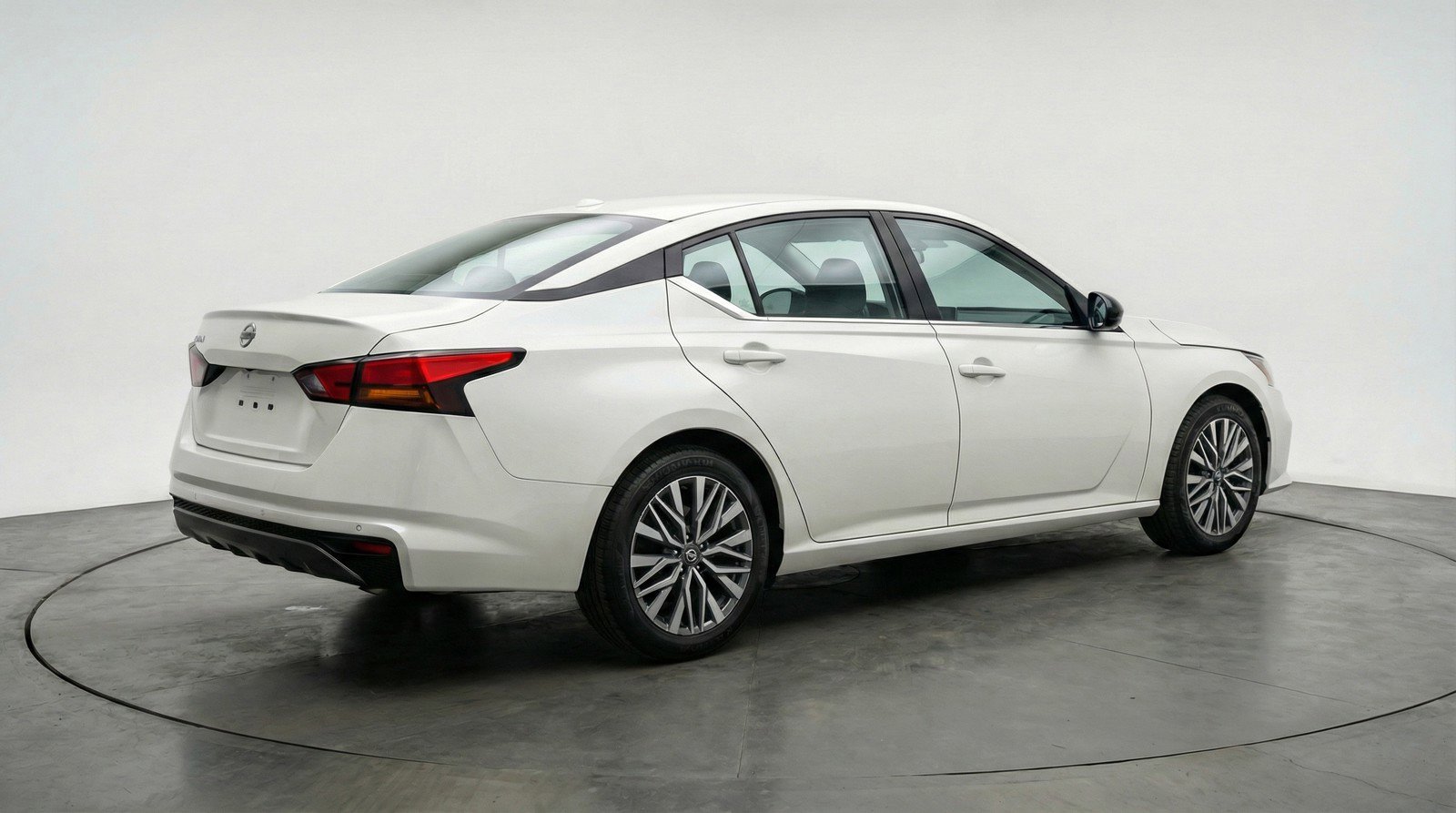 Used 2025 Nissan Altima 2.5 SV image 9