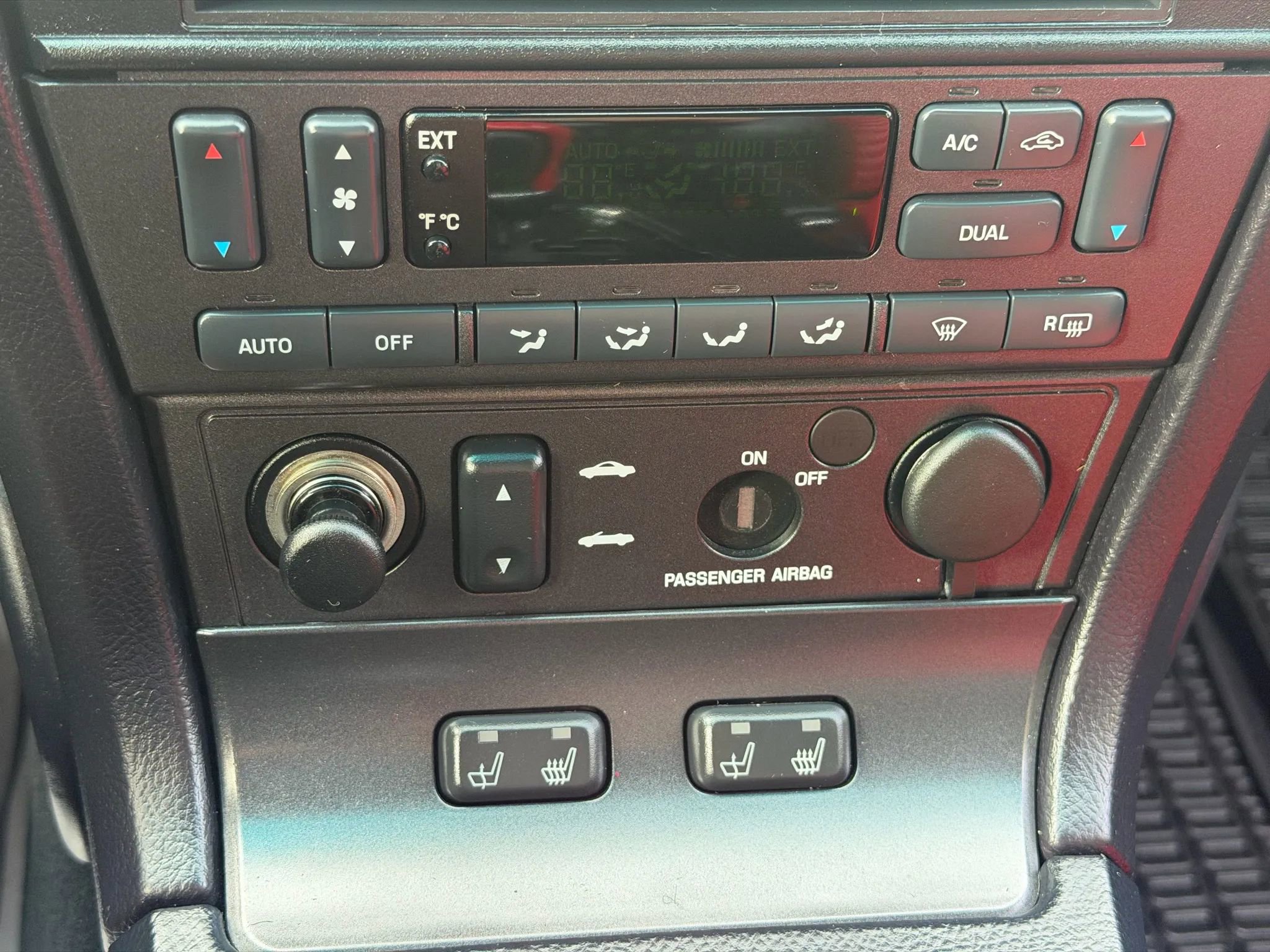 Used 2003 Ford Thunderbird image 4