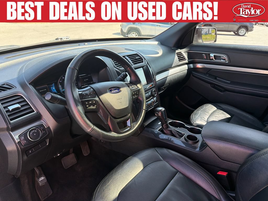 Used 2018 Ford Explorer XLT w/ Equipment Group 202A FWD image 12