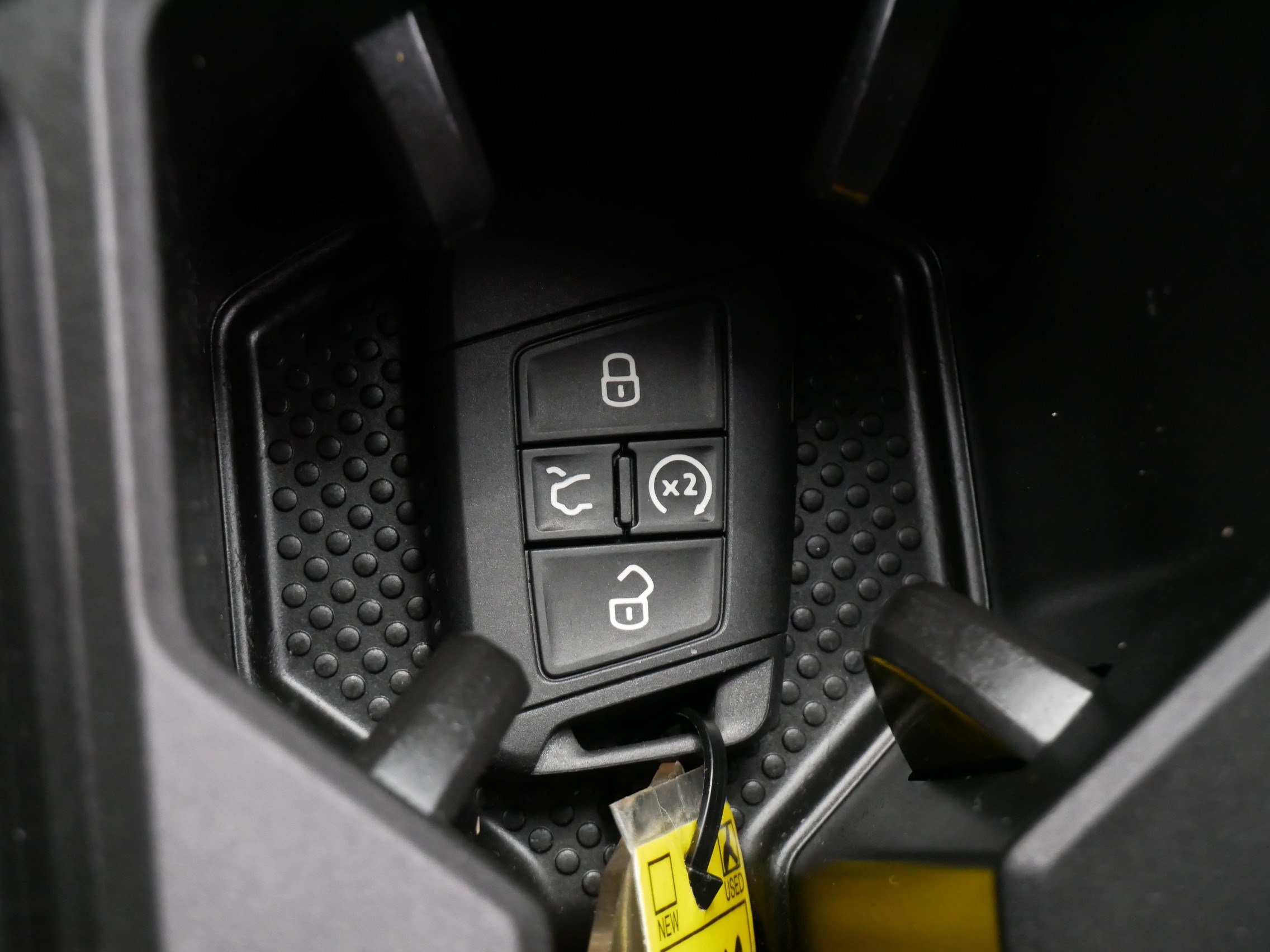Certified 2023 Volkswagen Tiguan SE R-Line AWD/4WD image 29