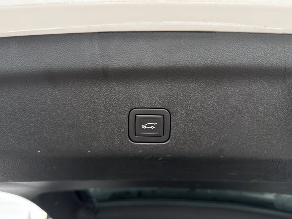 Used 2024 GMC Yukon SLT image 8