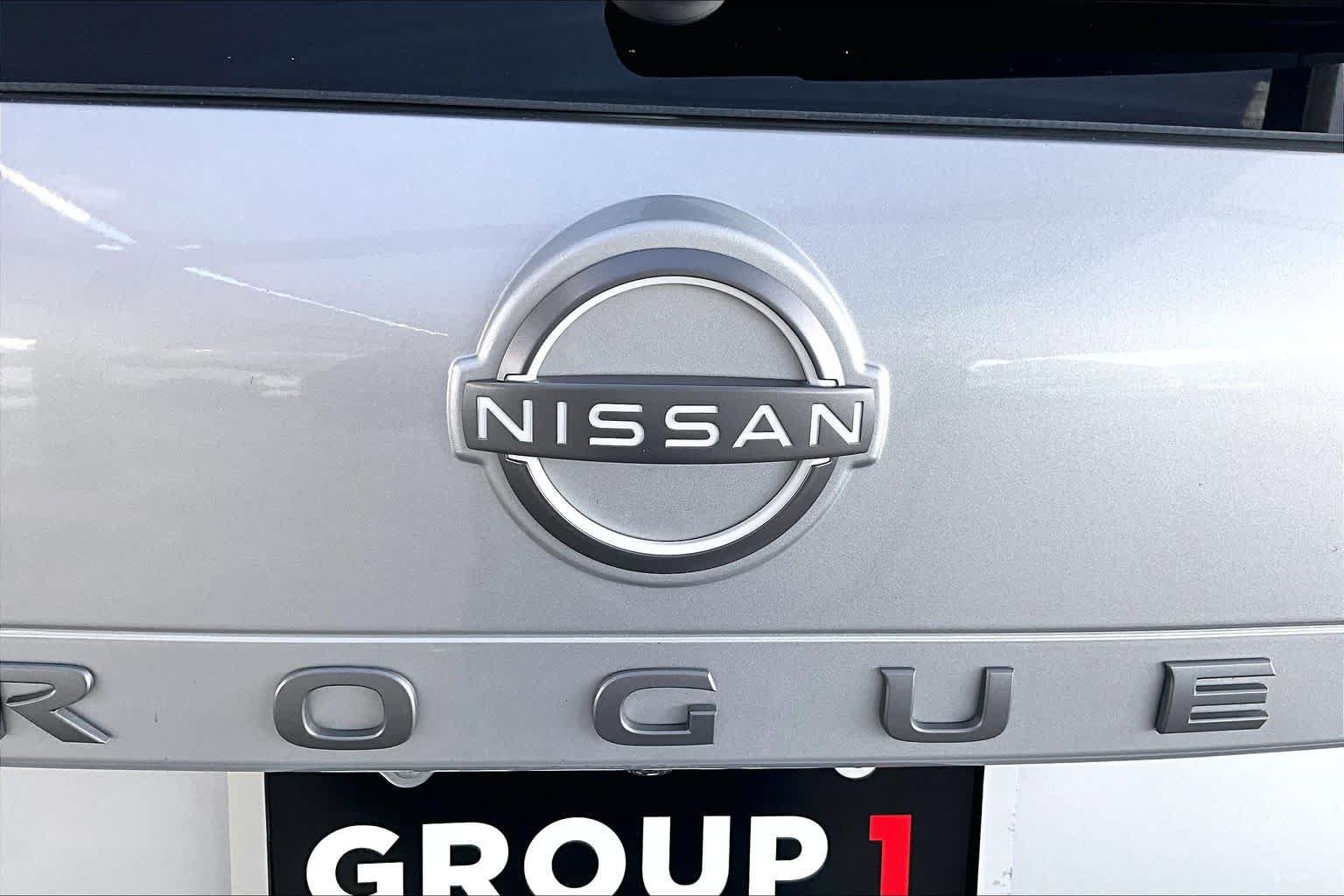 Used 2025 Nissan Rogue SV FWD image 60