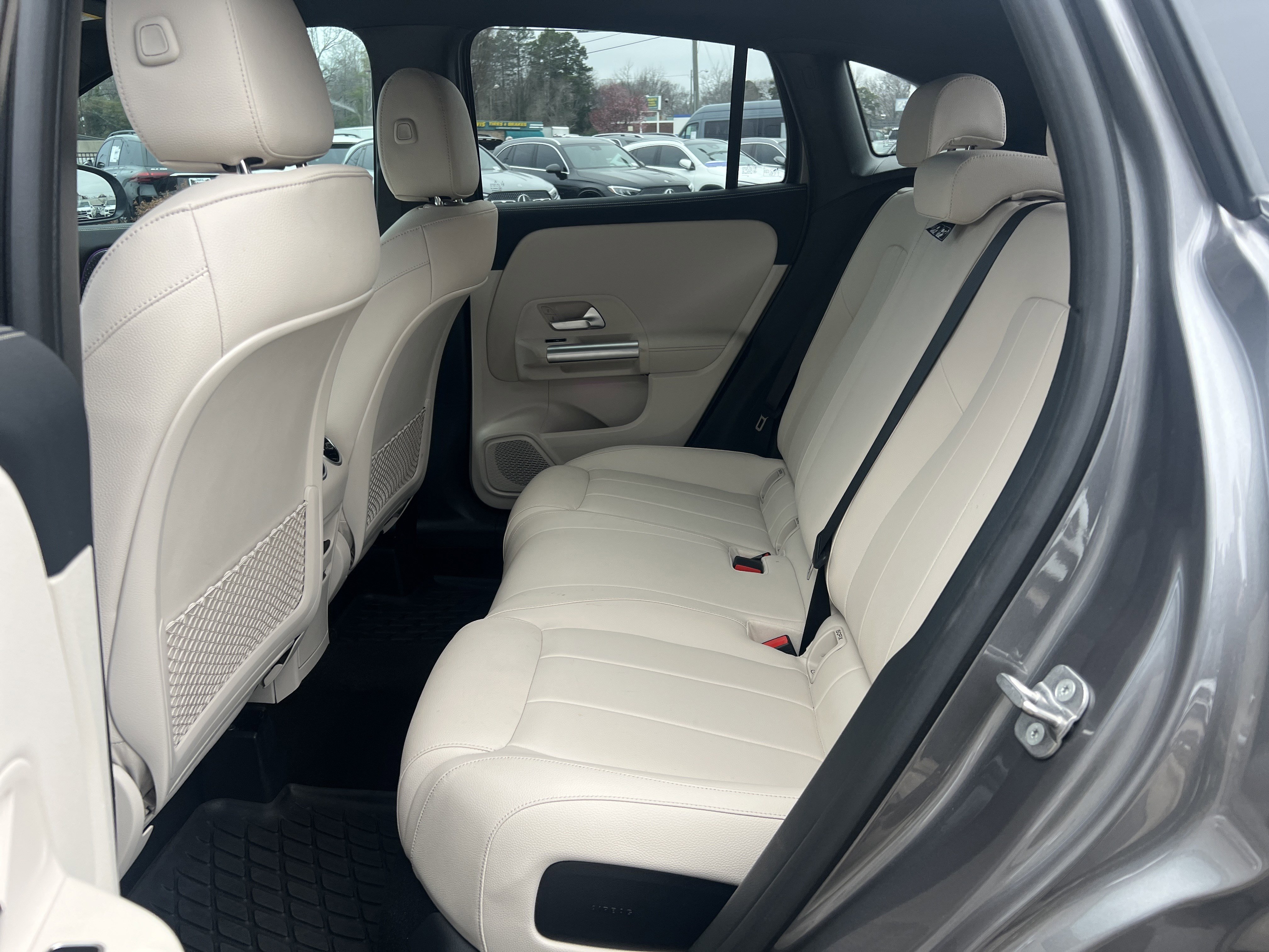 Used 2025 Mercedes-Benz GLA 250 4MATIC image 32