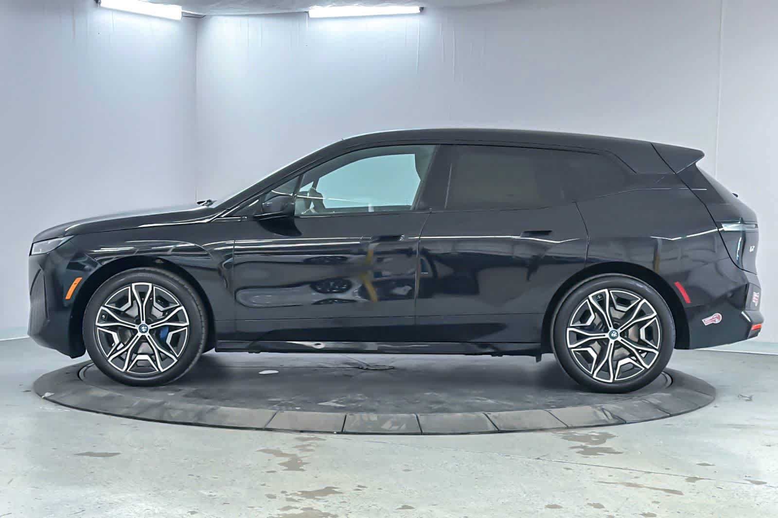 Used 2024 BMW iX xDrive50 w/ Premium Package AWD/4WD image 5