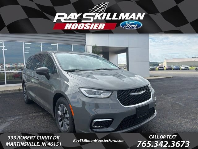 Used 2023 Chrysler Pacifica Touring-L