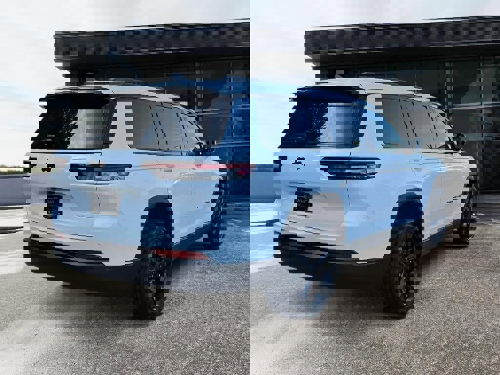 New 2025 Jeep Grand Cherokee L Altitude image 7