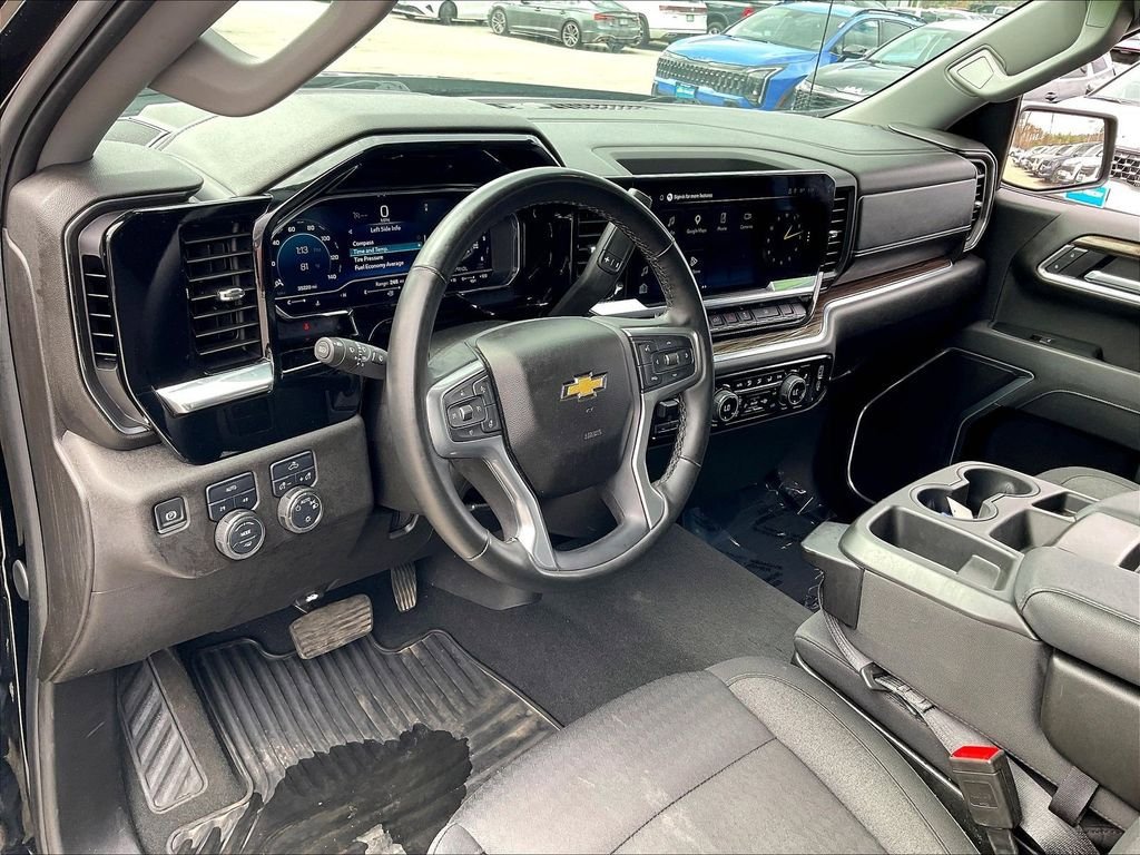 Used 2025 Chevrolet Silverado 1500 LT AWD/4WD image 8