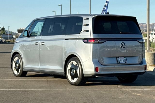 Used 2025 Volkswagen ID. Buzz Pro S RWD image 6