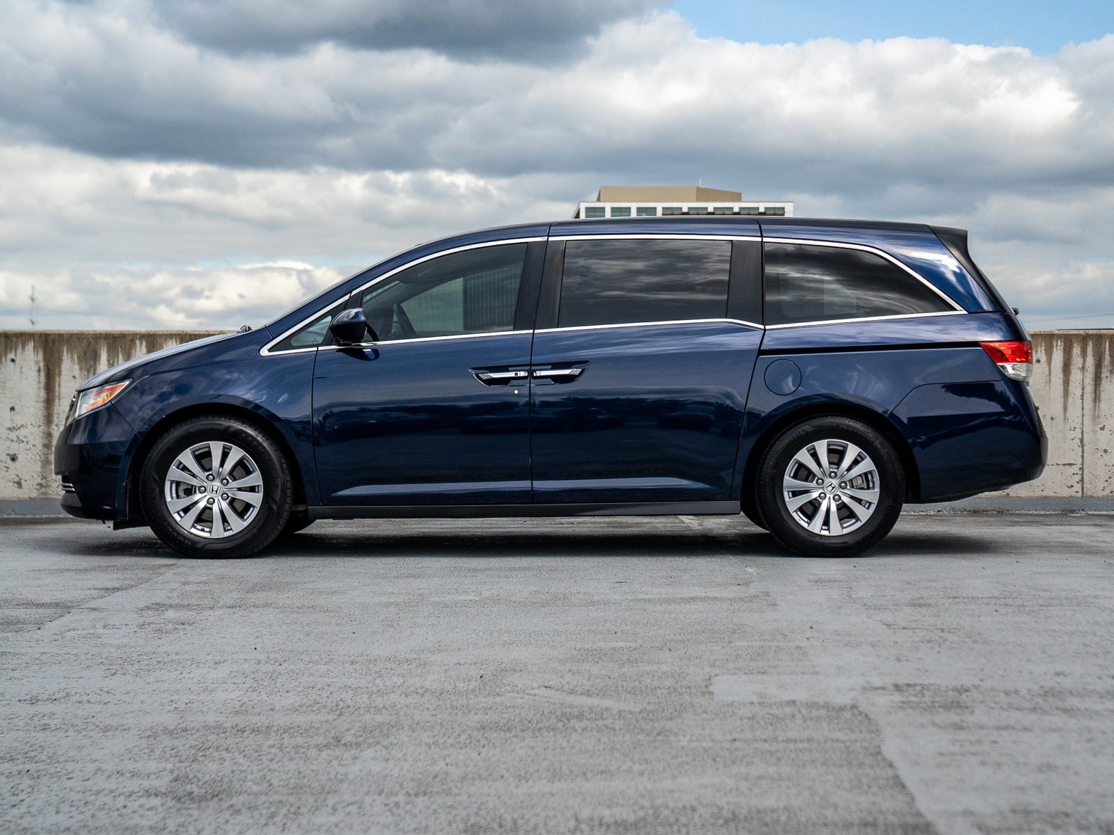 Used 2016 Honda Odyssey EX-L image 3