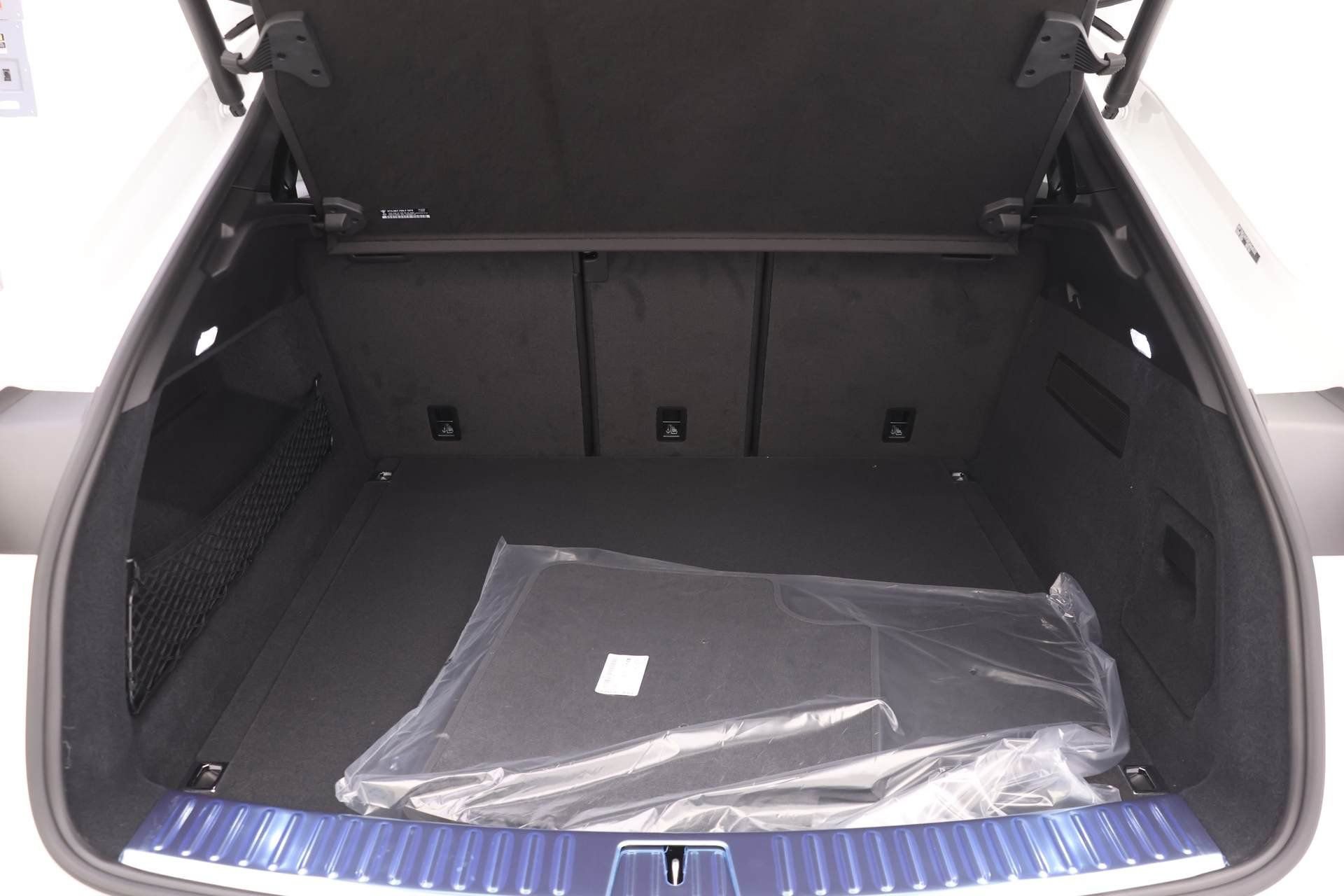 Used 2024 Porsche Cayenne Coupe image 24