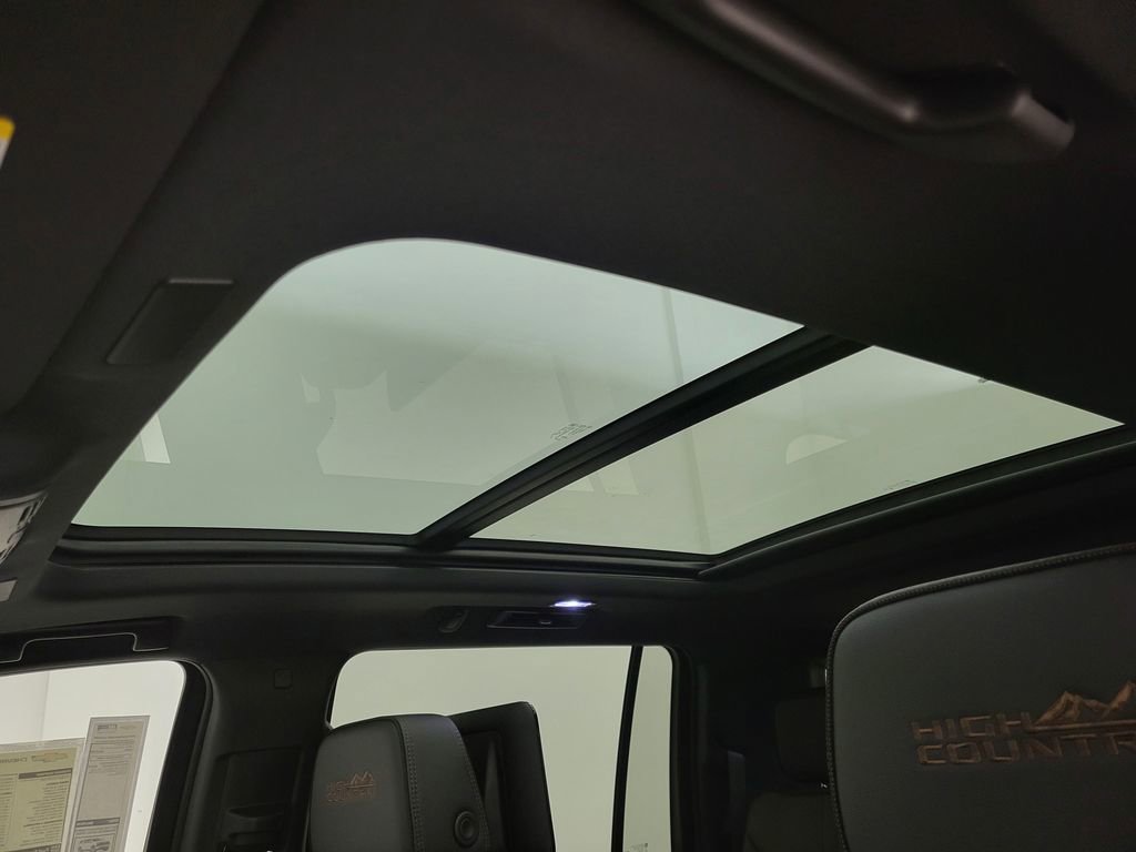New 2025 Chevrolet Suburban High Country image 18