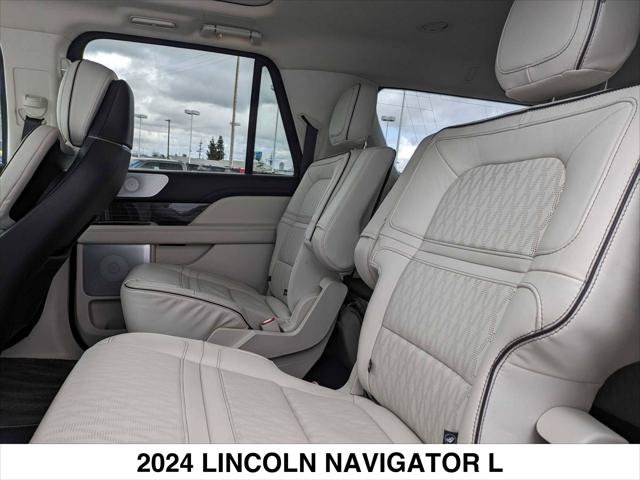 Used 2024 Lincoln Navigator L Black Label AWD/4WD image 28