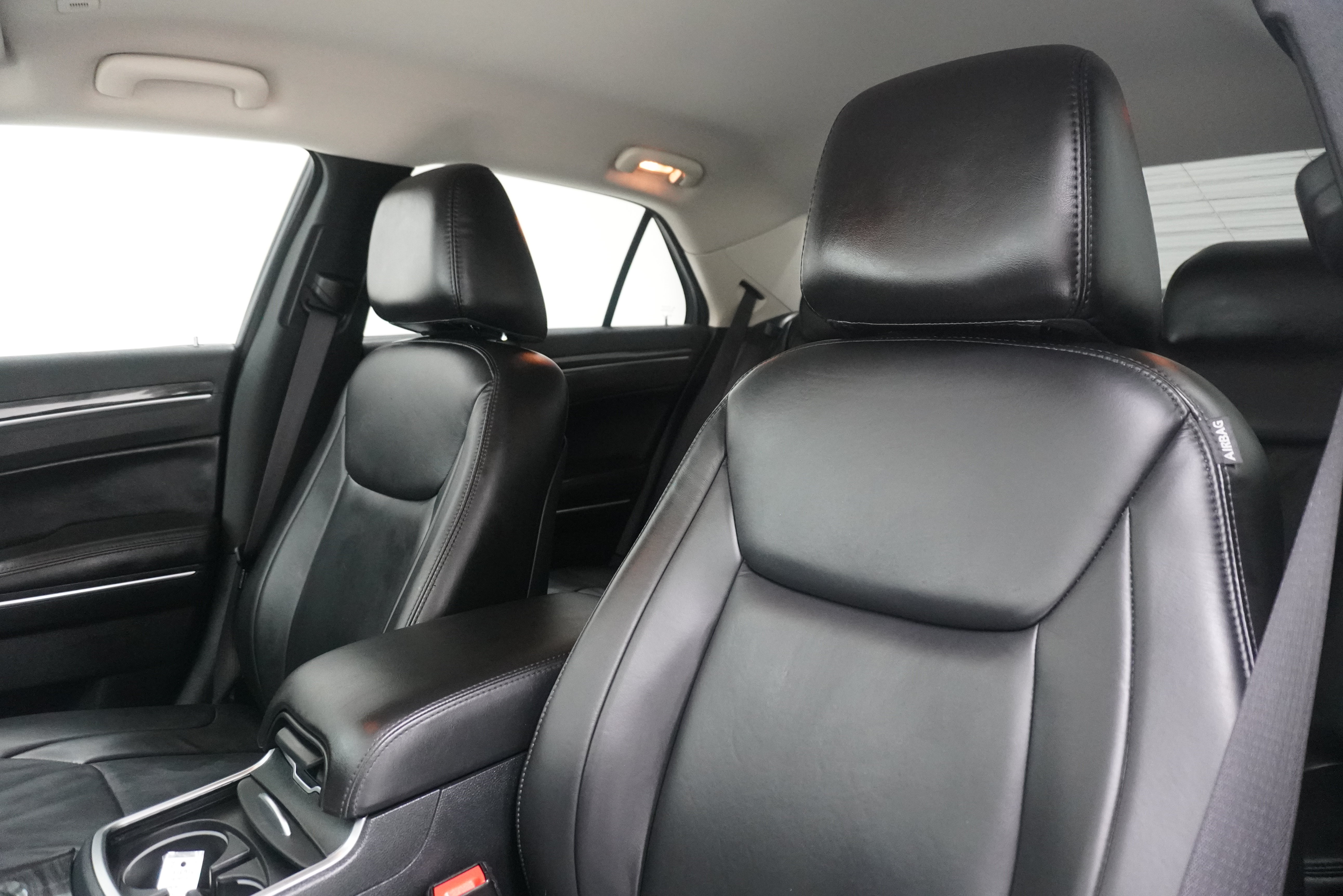 Used 2017 Chrysler 300 Limited w/ Driver Convenience Group RWD image 11