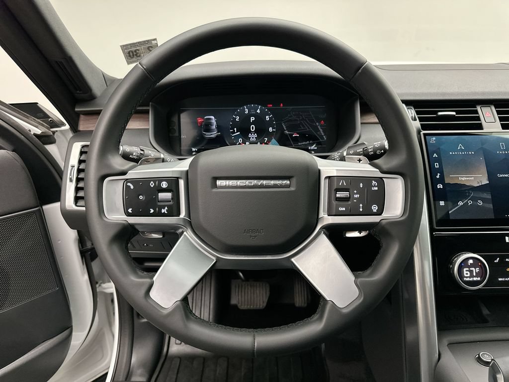 Certified 2025 Land Rover Discovery S AWD/4WD image 31