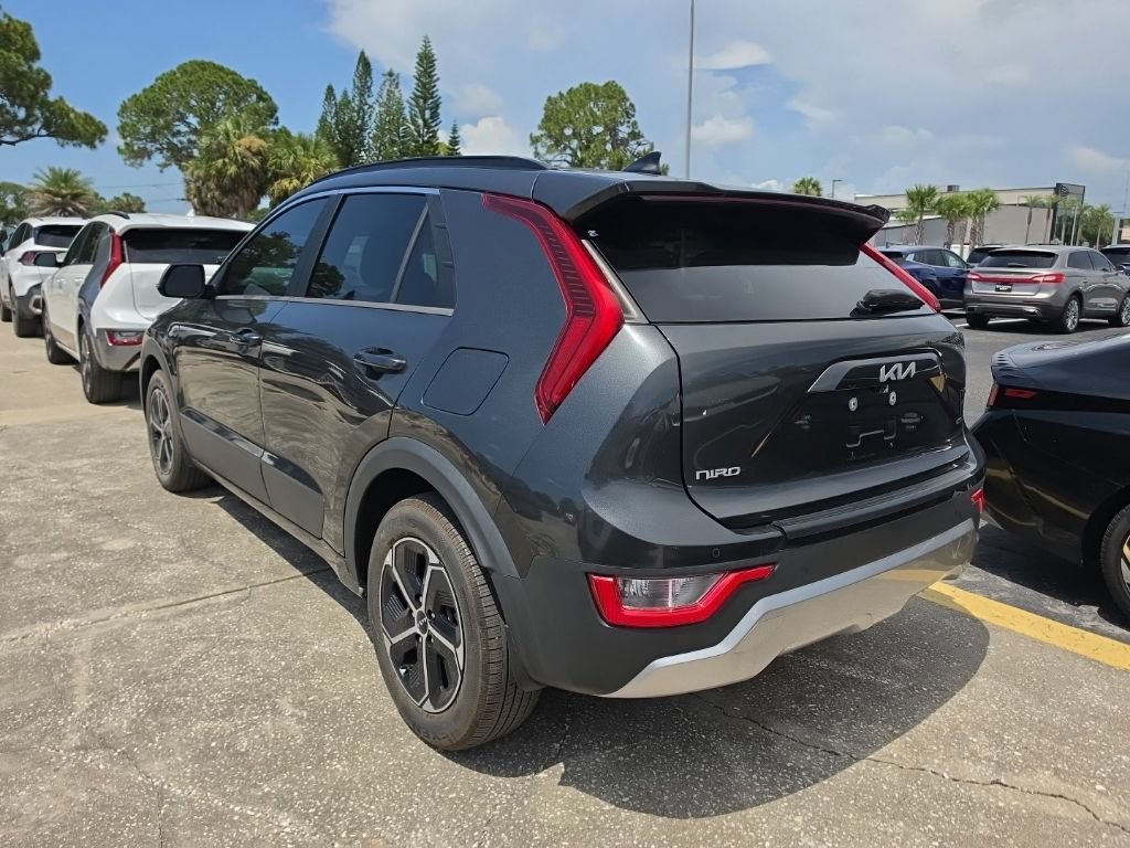 Certified 2024 Kia Niro EX FWD image 11