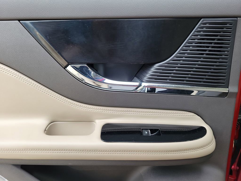 Certified 2022 Lincoln Corsair FWD image 14