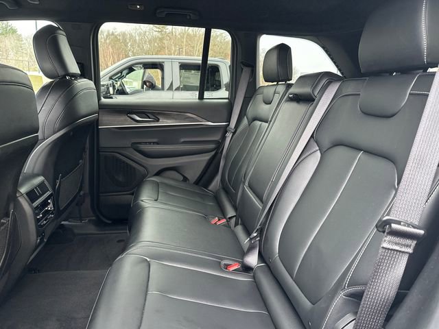 Certified 2025 Jeep Grand Cherokee Limited w/ MOPAR Finishing Package AWD/4WD image 18