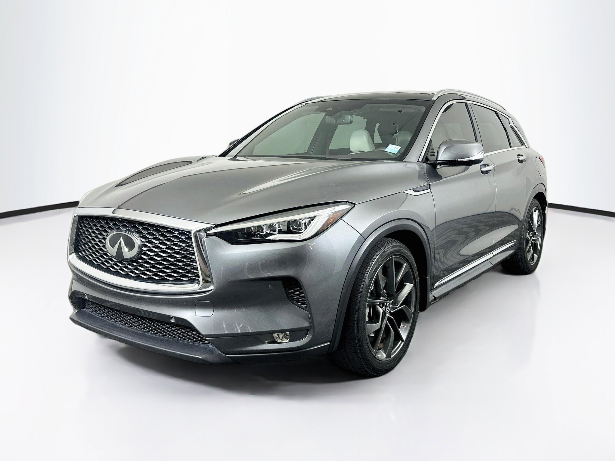 Used 2019 INFINITI QX50 Essential w/ Sensory Package AWD/4WD image 3