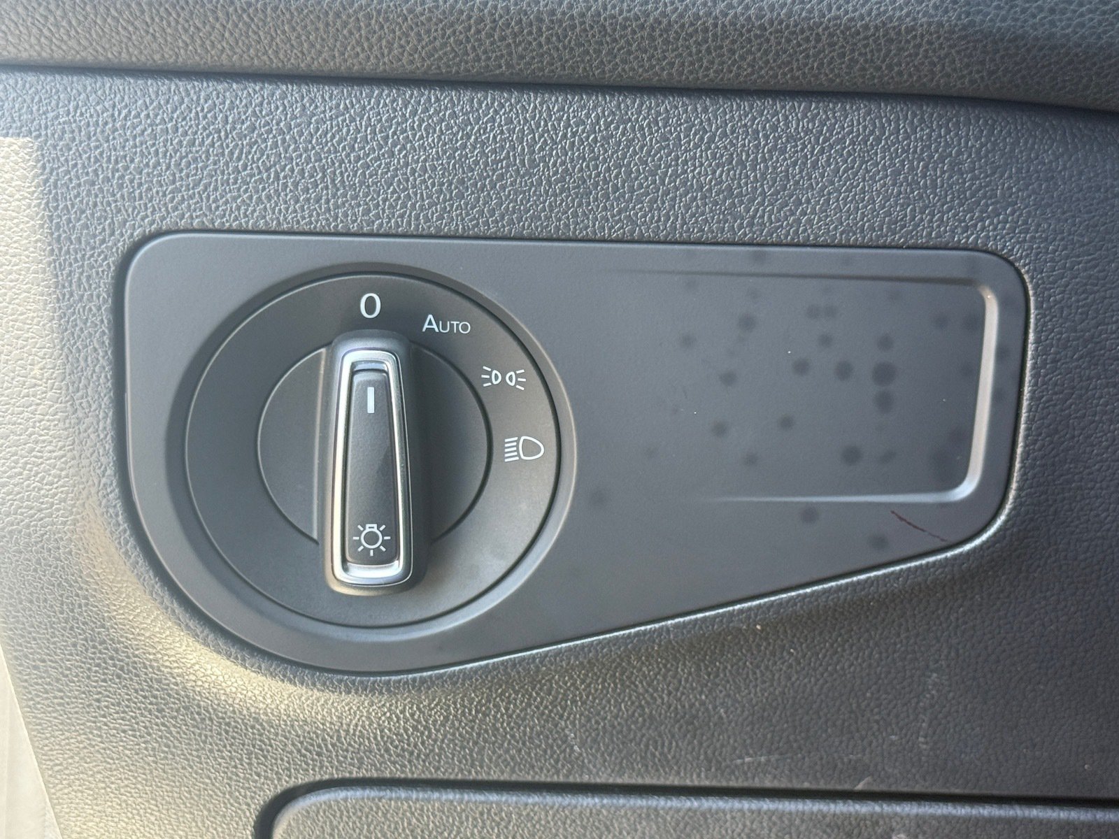 Used 2021 Volkswagen Tiguan SE w/ Panoramic Sunroof Package FWD image 21