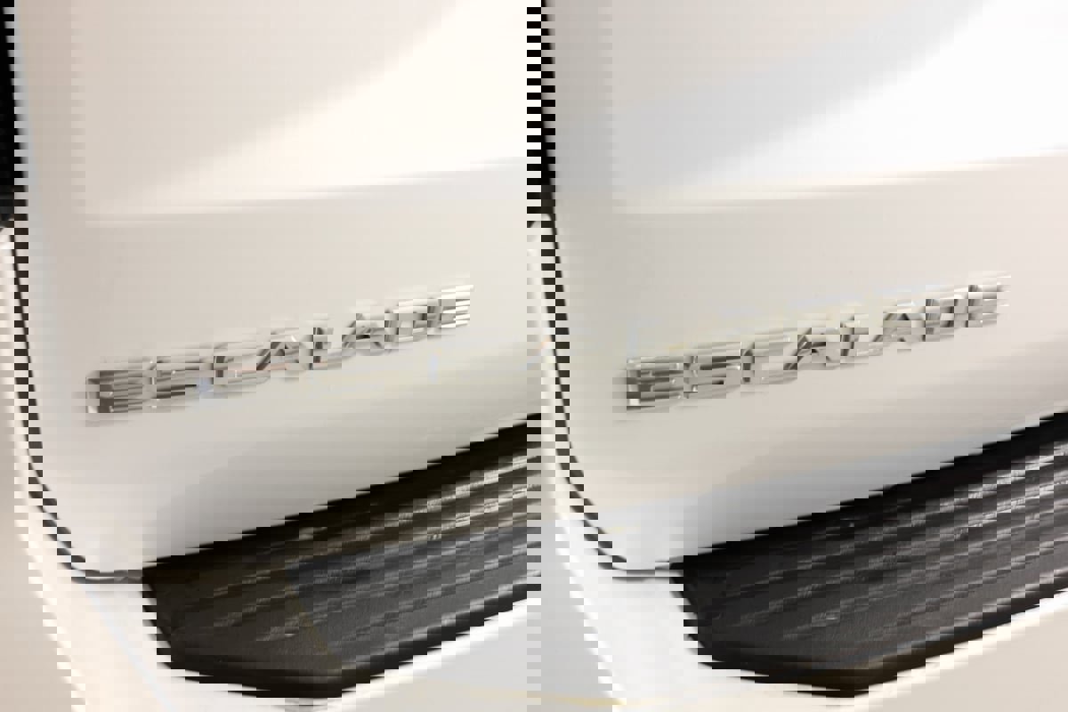 Used 2022 Cadillac Escalade ESV Sport Platinum w/ Heavy-Duty Trailer Package image 45