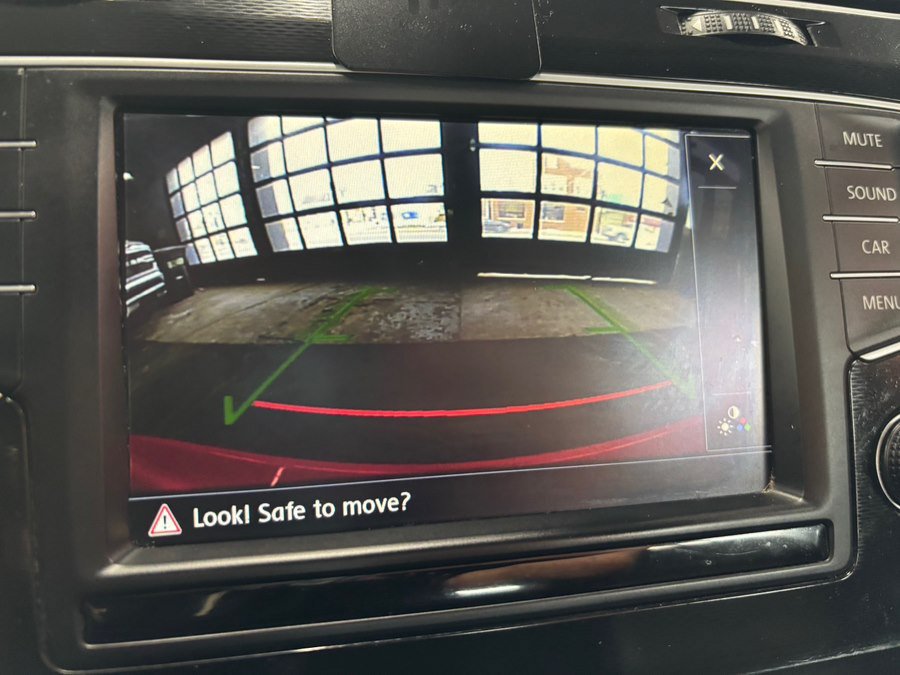 Used 2016 Volkswagen GTI SE w/ Lighting Package (SEL) FWD image 23