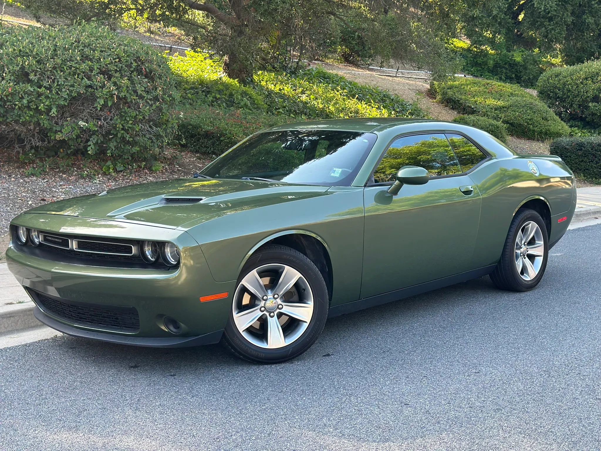 Used 2018 Dodge Challenger SXT RWD image 1