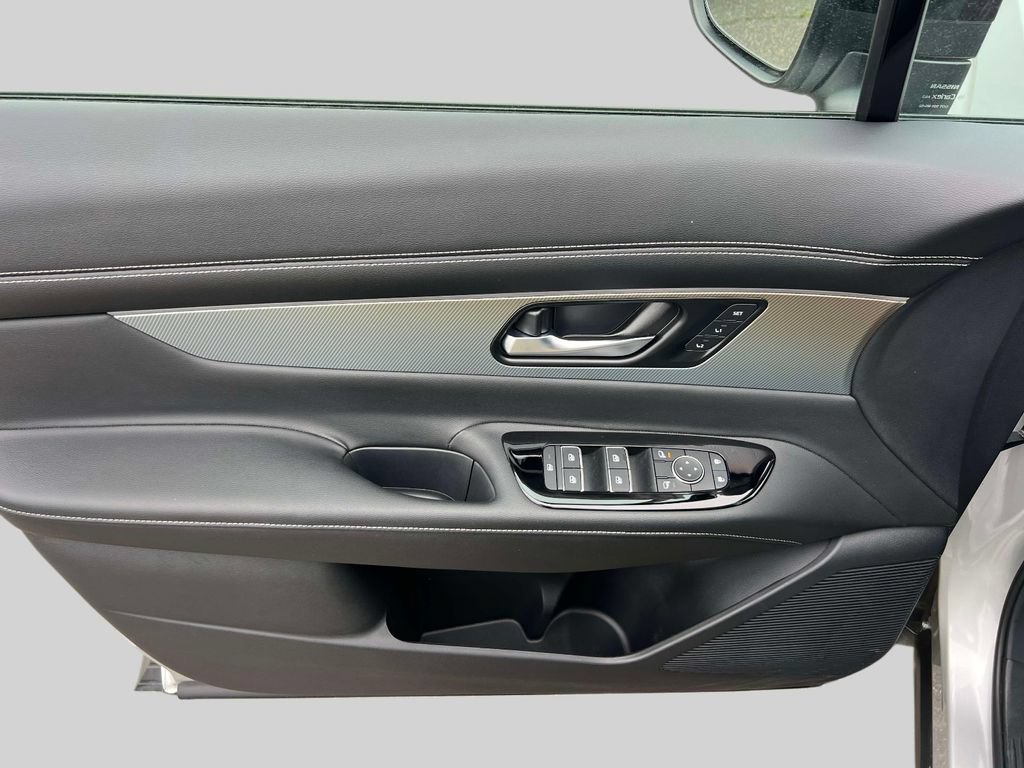 Used 2025 Nissan Murano SL AWD/4WD image 17
