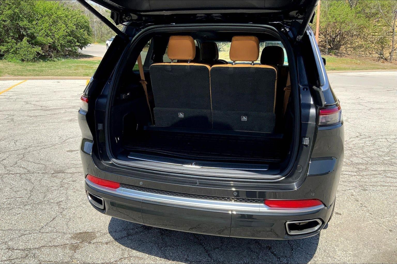 Used 2022 Jeep Grand Cherokee L Summit w/ Luxury Tech Group V AWD/4WD image 4