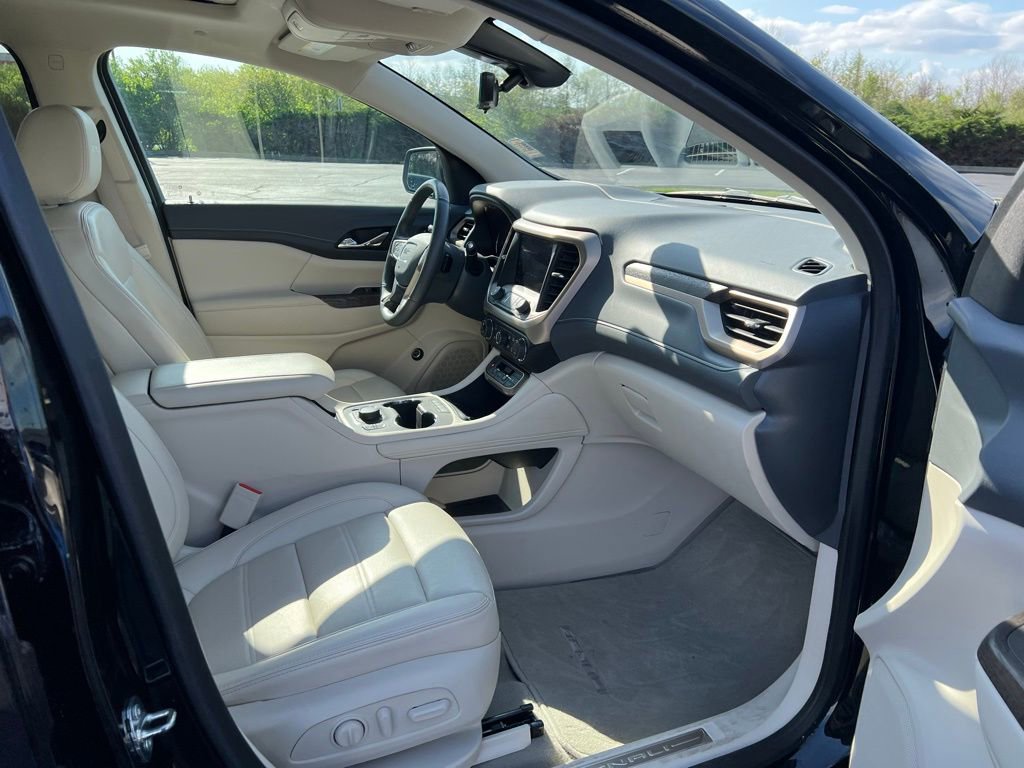 Used 2023 GMC Acadia Denali w/ Denali Technology Package image 10