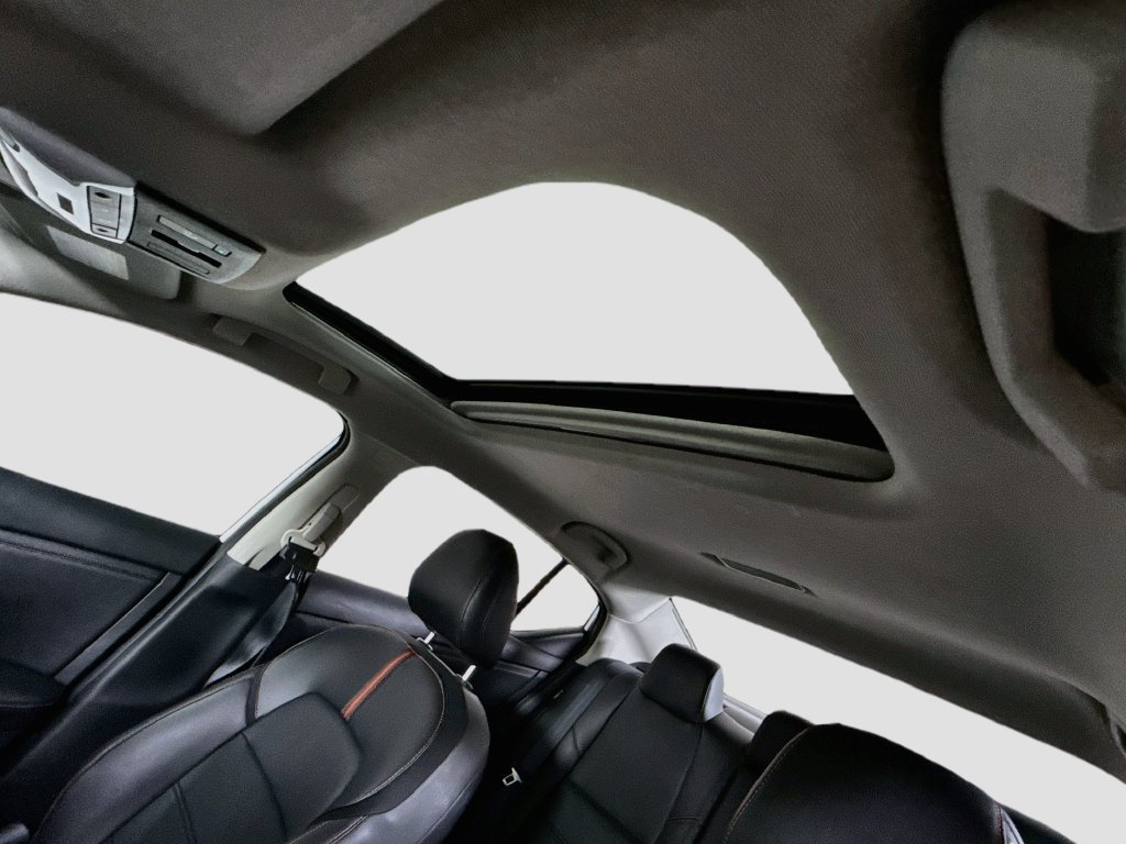 Used 2023 Nissan Sentra SR w/ SR Premium Package FWD image 11