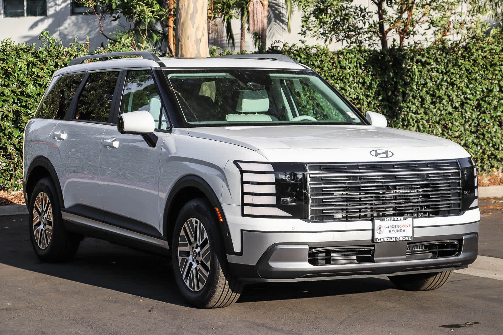 New 2026 Hyundai Palisade SEL Premium w/ Tow & Go Package FWD image 3