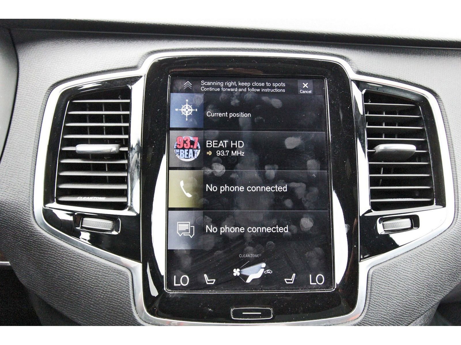 Used 2016 Volvo XC90 T6 Momentum w/ Momentum Plus Package AWD/4WD image 26