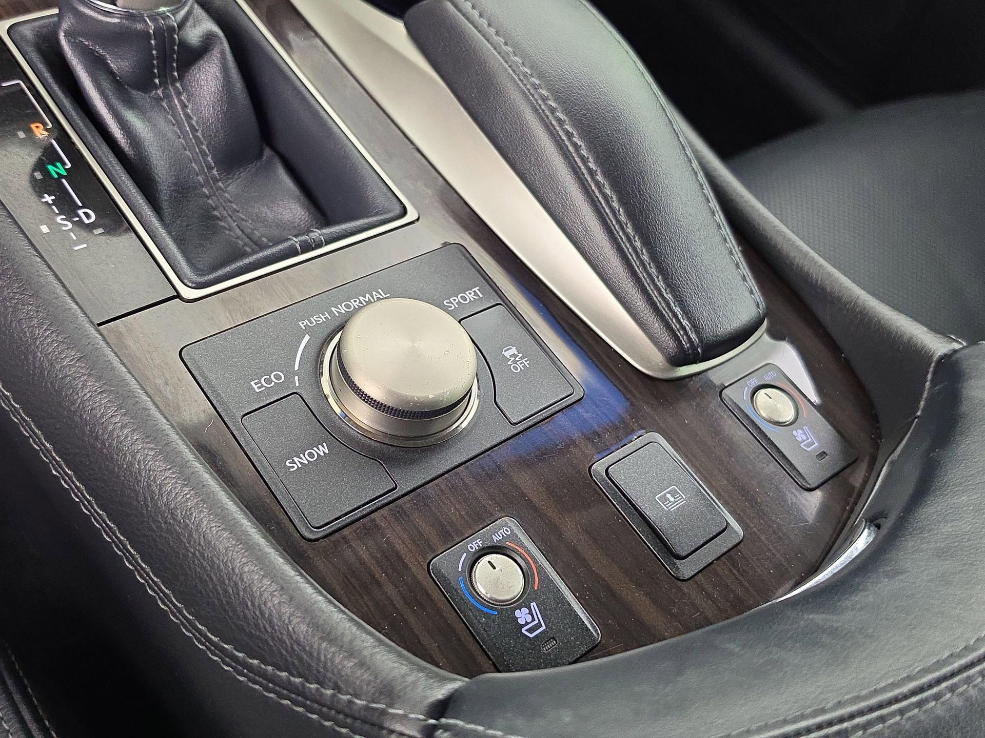 Used 2014 Lexus LS 460 w/ Comfort Package RWD image 32