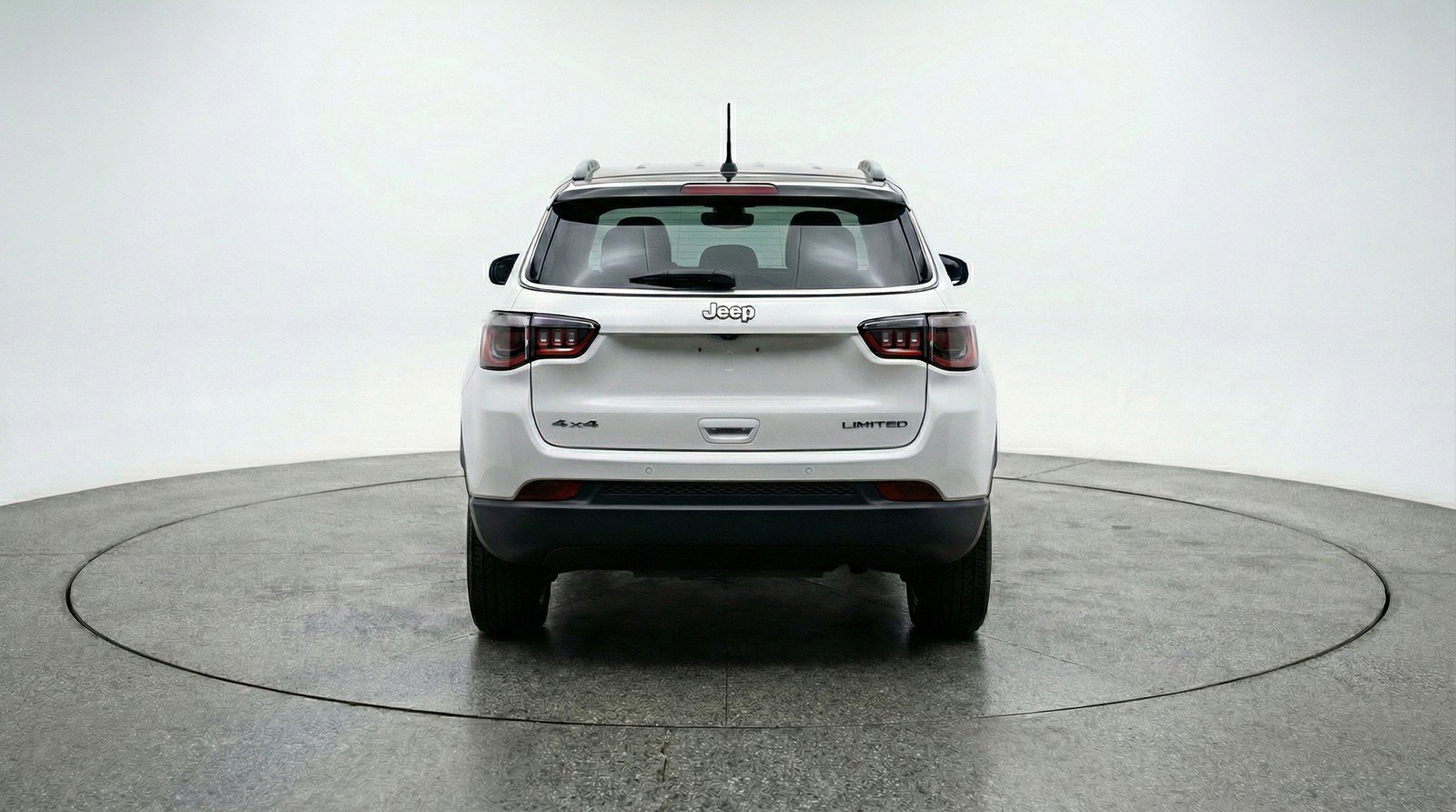 Used 2025 Jeep Compass Latitude AWD/4WD image 7