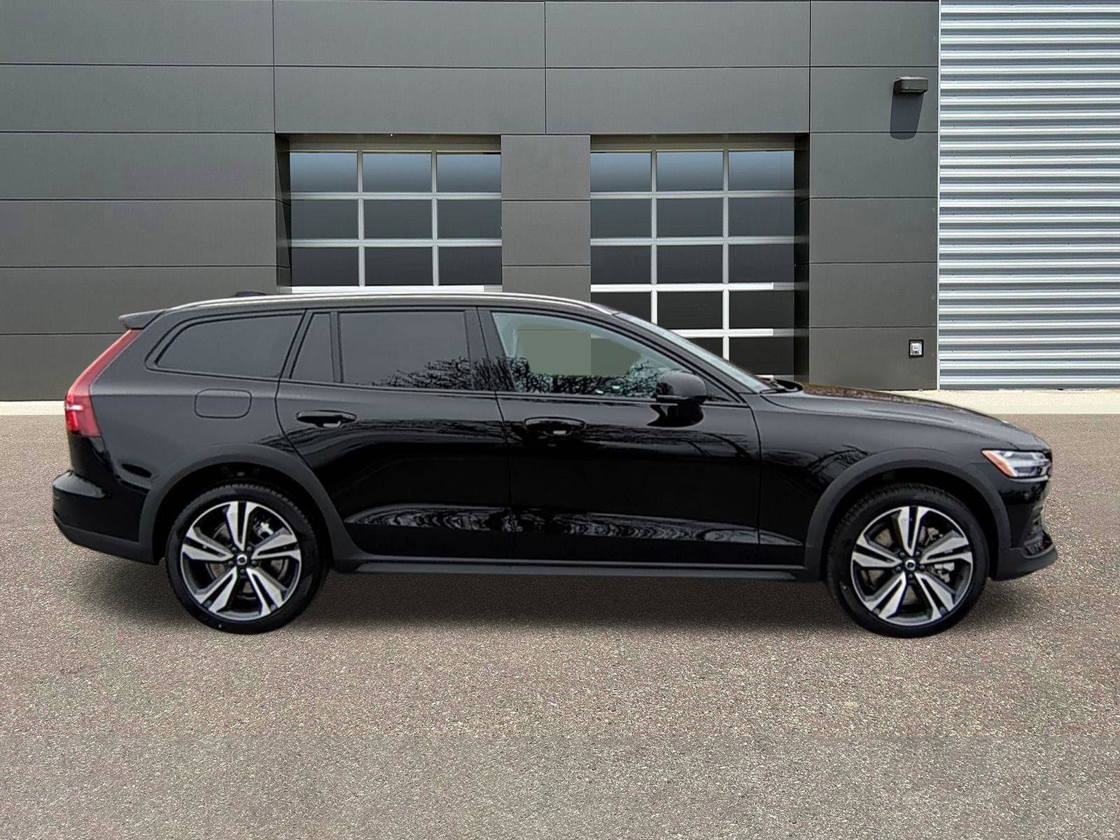 New 2026 Volvo V60 B5 Cross Country Plus w/ Protection Package Premier AWD/4WD image 8