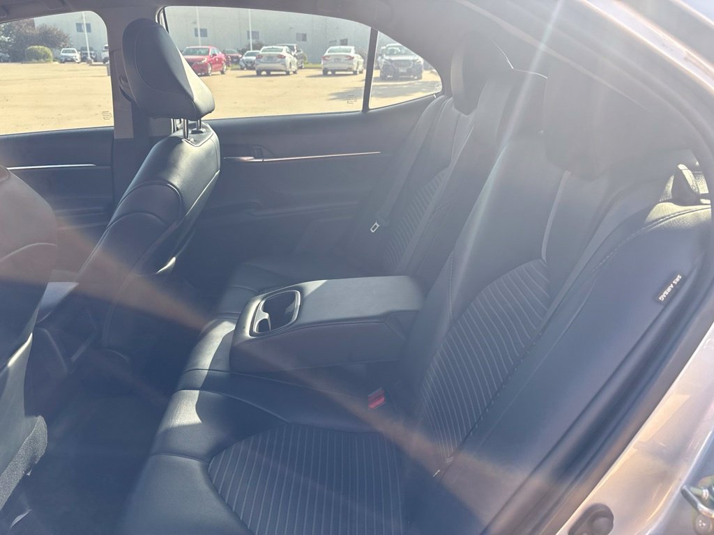 Used 2020 Toyota Camry SE FWD image 19