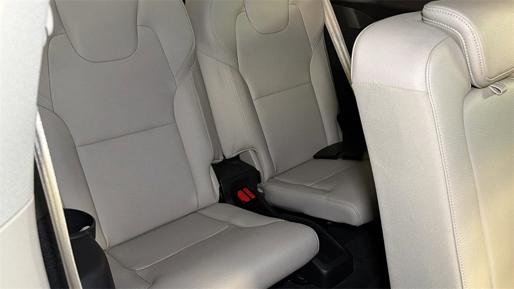 Used 2020 Volvo XC90 T6 Momentum w/ Protection Package Premier image 15